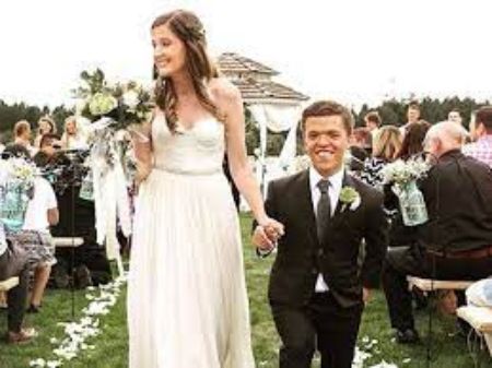 Zachary Roloff and his wife, Tori Roloff have been in relationship for over one decade. What does Zachary's wife, Tori do for a living?